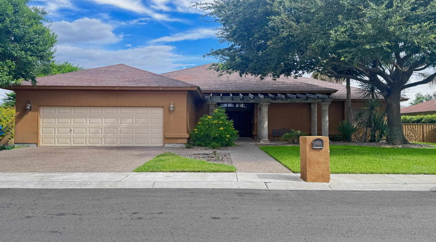2609 Chardonnay Dr, LAREDO, Texas 78045, 3 Bedrooms Bedrooms, 8 Rooms Rooms,3 BathroomsBathrooms,Residential,For Sale,2609 Chardonnay Dr,20262872
