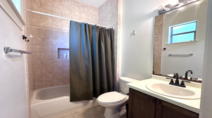 2609 Chardonnay Dr, LAREDO, Texas 78045, 3 Bedrooms Bedrooms, 8 Rooms Rooms,3 BathroomsBathrooms,Residential,For Sale,2609 Chardonnay Dr,20262872
