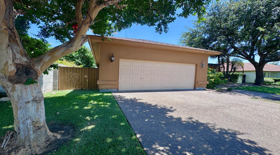 2609 Chardonnay Dr, LAREDO, Texas 78045, 3 Bedrooms Bedrooms, 8 Rooms Rooms,3 BathroomsBathrooms,Residential,For Sale,2609 Chardonnay Dr,20262872