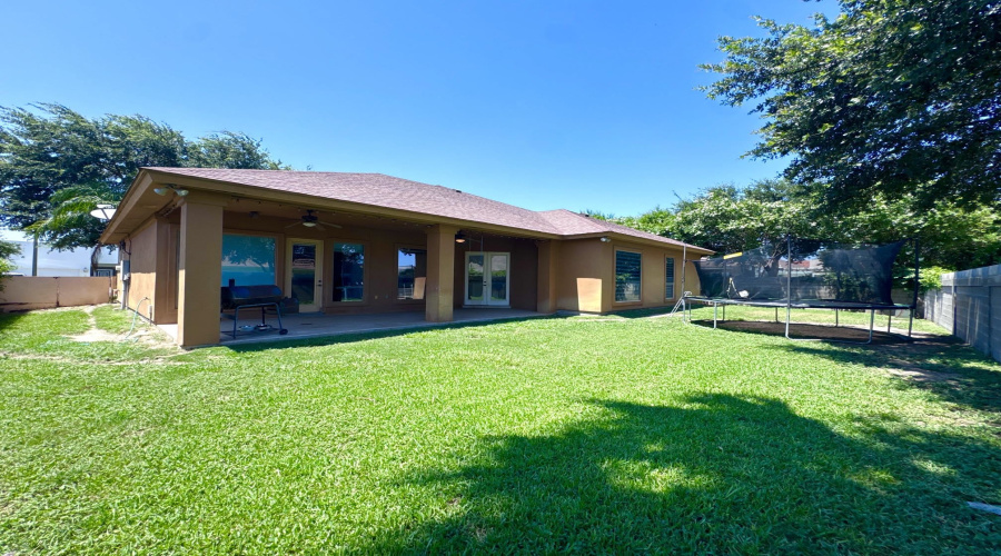 2609 Chardonnay Dr, LAREDO, Texas 78045, 3 Bedrooms Bedrooms, 8 Rooms Rooms,3 BathroomsBathrooms,Residential,For Sale,2609 Chardonnay Dr,20262872