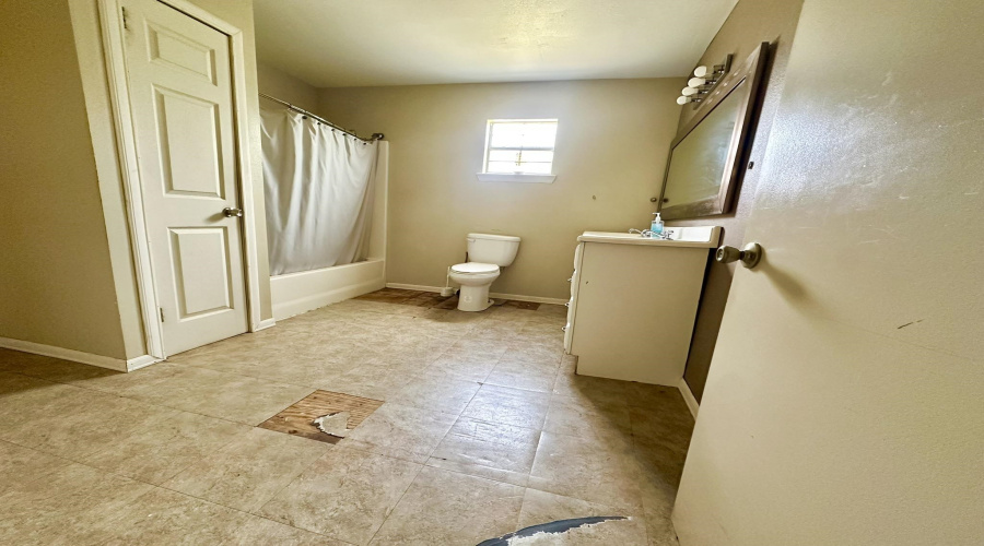 606 E North Ave, Hebbronville, Texas 78361-0000, 4 Bedrooms Bedrooms, 6 Rooms Rooms,2 BathroomsBathrooms,Residential,For Sale,606 E North Ave,20262874