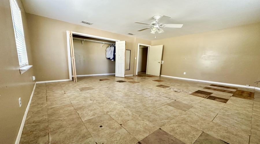 606 E North Ave, Hebbronville, Texas 78361-0000, 4 Bedrooms Bedrooms, 6 Rooms Rooms,2 BathroomsBathrooms,Residential,For Sale,606 E North Ave,20262874
