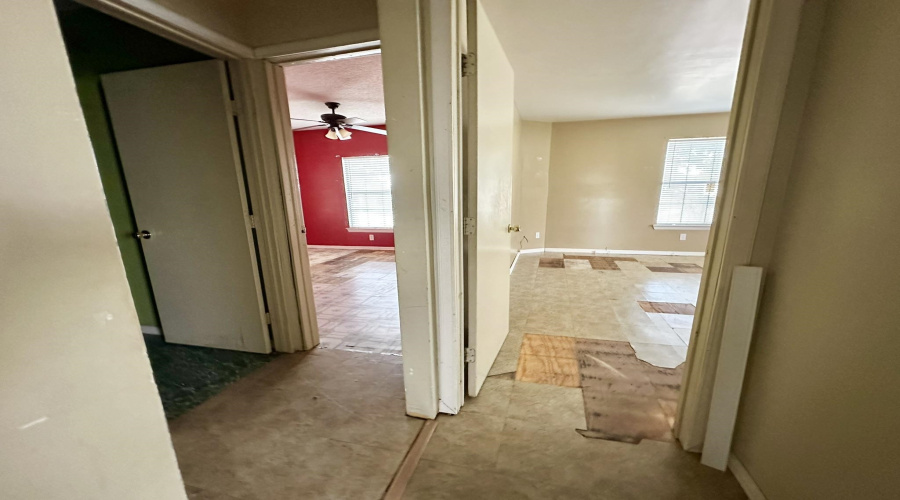 606 E North Ave, Hebbronville, Texas 78361-0000, 4 Bedrooms Bedrooms, 6 Rooms Rooms,2 BathroomsBathrooms,Residential,For Sale,606 E North Ave,20262874