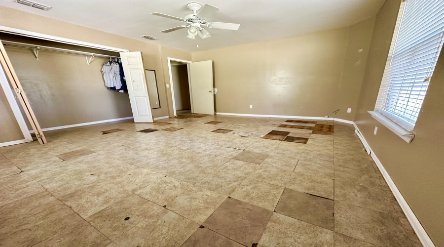 606 E North Ave, Hebbronville, Texas 78361-0000, 4 Bedrooms Bedrooms, 6 Rooms Rooms,2 BathroomsBathrooms,Residential,For Sale,606 E North Ave,20262874