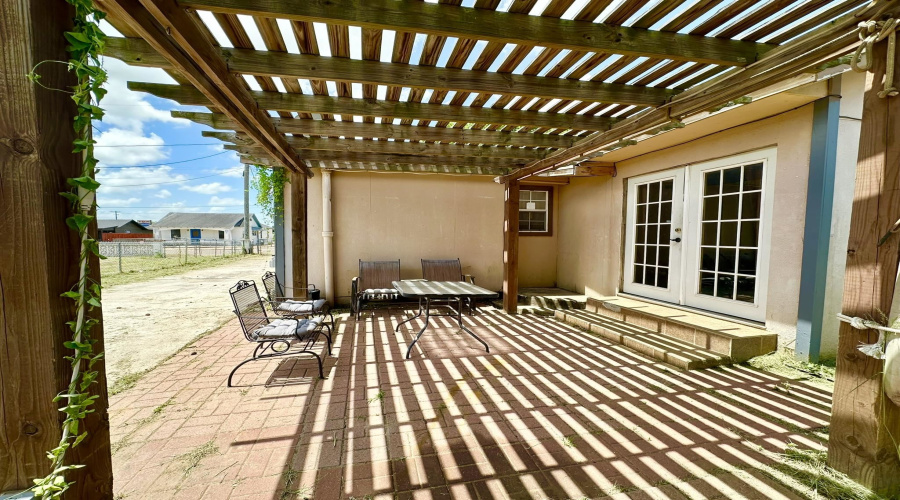 606 E North Ave, Hebbronville, Texas 78361-0000, 4 Bedrooms Bedrooms, 6 Rooms Rooms,2 BathroomsBathrooms,Residential,For Sale,606 E North Ave,20262874
