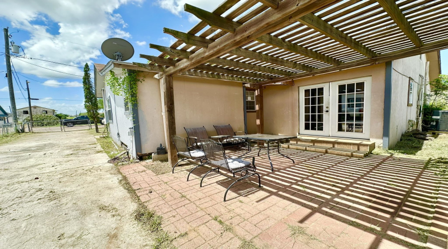 606 E North Ave, Hebbronville, Texas 78361-0000, 4 Bedrooms Bedrooms, 6 Rooms Rooms,2 BathroomsBathrooms,Residential,For Sale,606 E North Ave,20262874