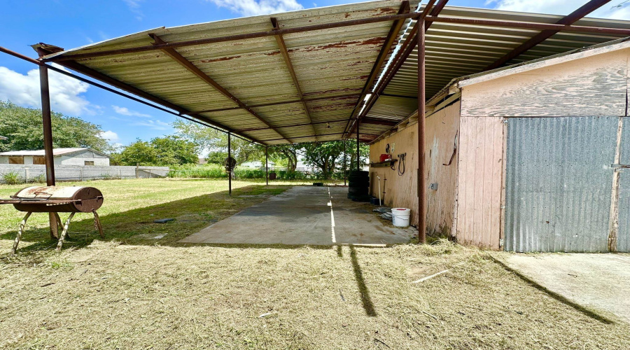 606 E North Ave, Hebbronville, Texas 78361-0000, 4 Bedrooms Bedrooms, 6 Rooms Rooms,2 BathroomsBathrooms,Residential,For Sale,606 E North Ave,20262874