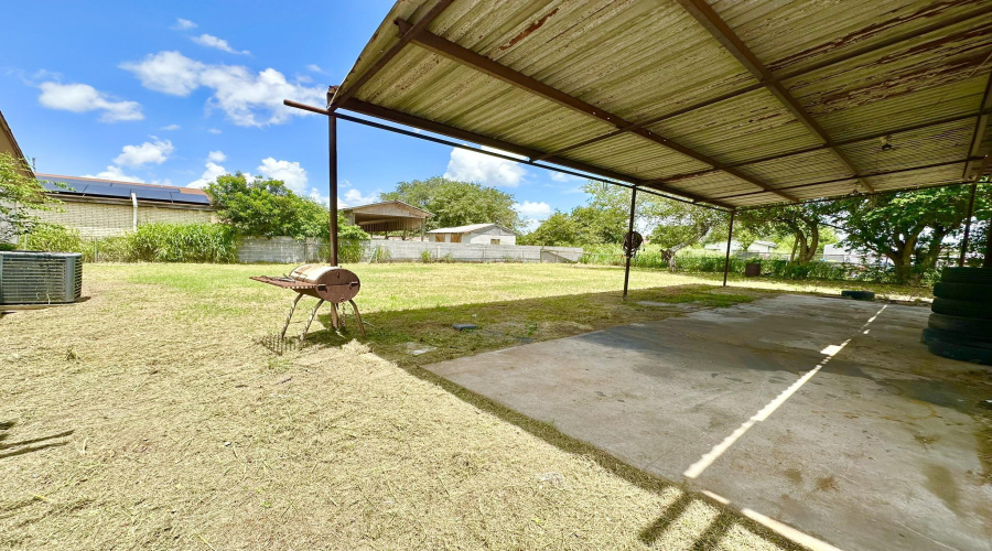 606 E North Ave, Hebbronville, Texas 78361-0000, 4 Bedrooms Bedrooms, 6 Rooms Rooms,2 BathroomsBathrooms,Residential,For Sale,606 E North Ave,20262874