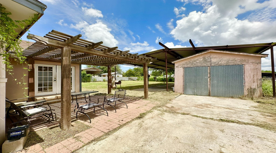 606 E North Ave, Hebbronville, Texas 78361-0000, 4 Bedrooms Bedrooms, 6 Rooms Rooms,2 BathroomsBathrooms,Residential,For Sale,606 E North Ave,20262874