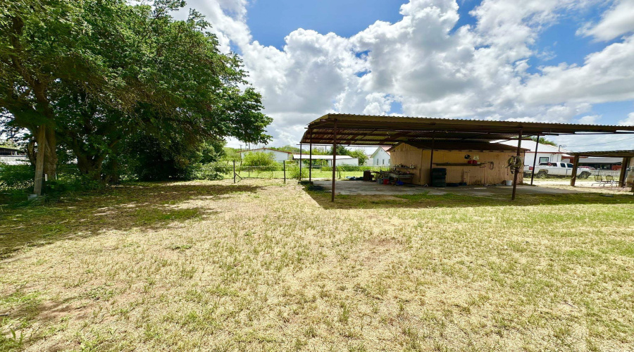 606 E North Ave, Hebbronville, Texas 78361-0000, 4 Bedrooms Bedrooms, 6 Rooms Rooms,2 BathroomsBathrooms,Residential,For Sale,606 E North Ave,20262874