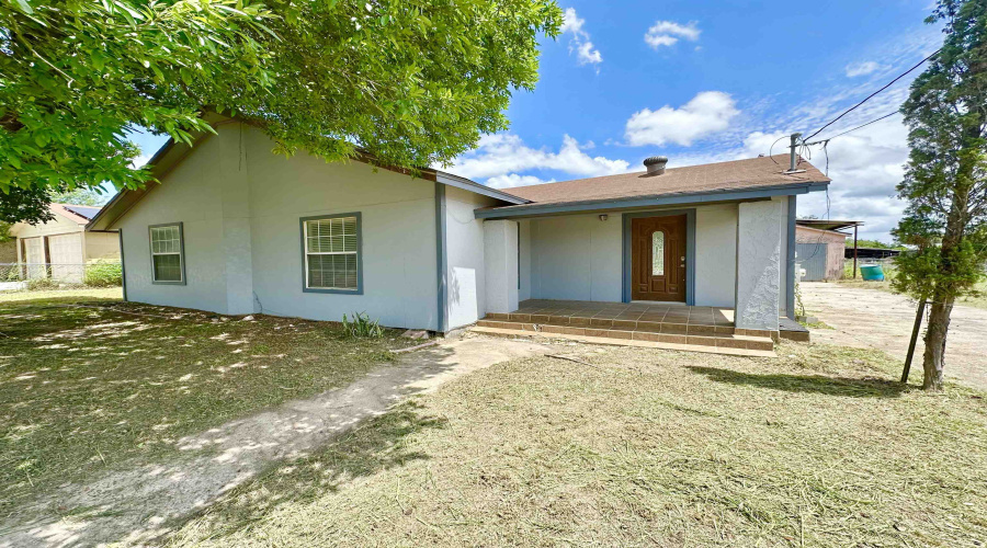 606 E North Ave, Hebbronville, Texas 78361-0000, 4 Bedrooms Bedrooms, 6 Rooms Rooms,2 BathroomsBathrooms,Residential,For Sale,606 E North Ave,20262874
