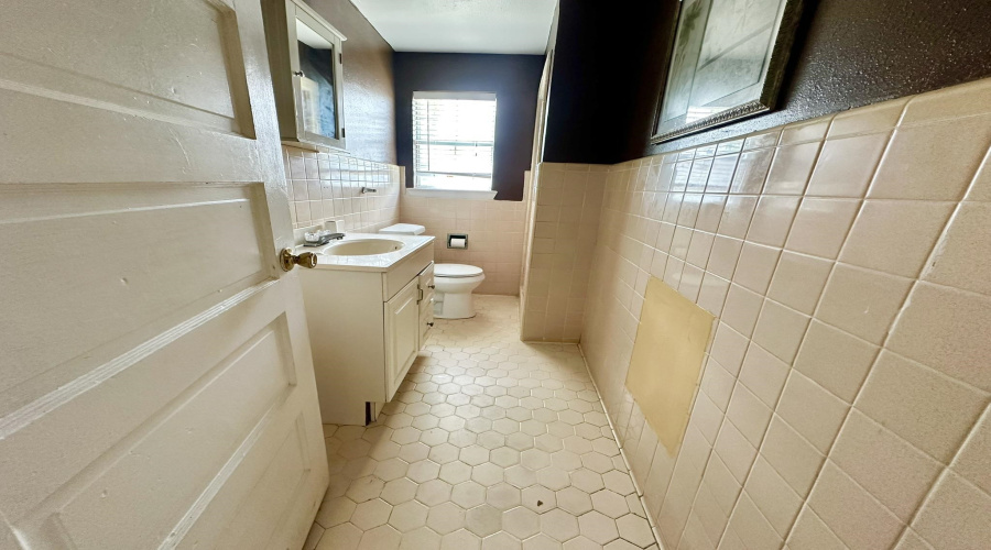 606 E North Ave, Hebbronville, Texas 78361-0000, 4 Bedrooms Bedrooms, 6 Rooms Rooms,2 BathroomsBathrooms,Residential,For Sale,606 E North Ave,20262874