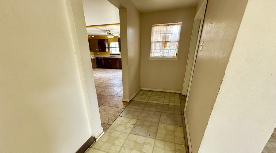 606 E North Ave, Hebbronville, Texas 78361-0000, 4 Bedrooms Bedrooms, 6 Rooms Rooms,2 BathroomsBathrooms,Residential,For Sale,606 E North Ave,20262874