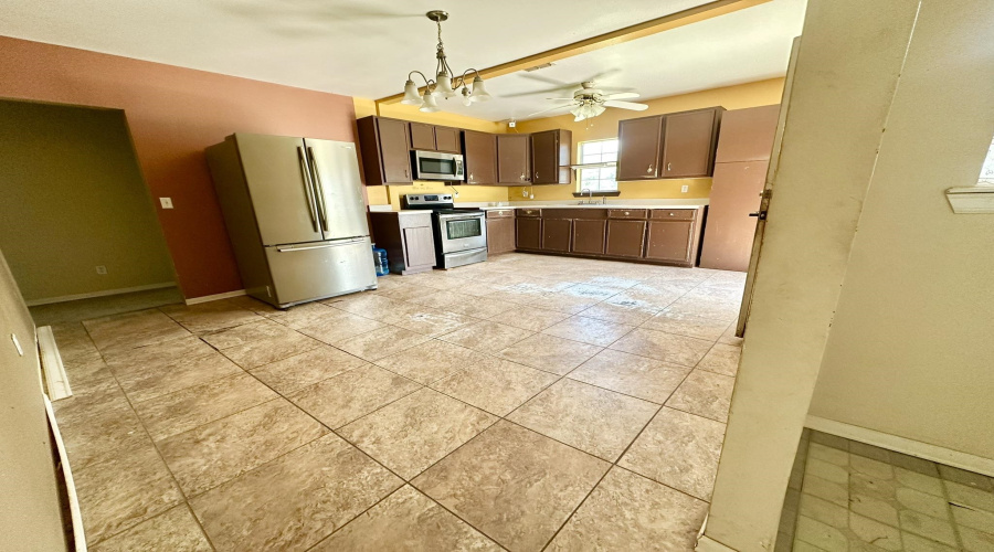 606 E North Ave, Hebbronville, Texas 78361-0000, 4 Bedrooms Bedrooms, 6 Rooms Rooms,2 BathroomsBathrooms,Residential,For Sale,606 E North Ave,20262874