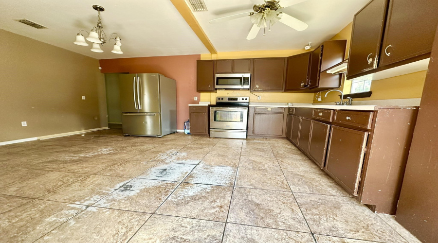 606 E North Ave, Hebbronville, Texas 78361-0000, 4 Bedrooms Bedrooms, 6 Rooms Rooms,2 BathroomsBathrooms,Residential,For Sale,606 E North Ave,20262874