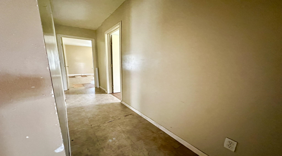606 E North Ave, Hebbronville, Texas 78361-0000, 4 Bedrooms Bedrooms, 6 Rooms Rooms,2 BathroomsBathrooms,Residential,For Sale,606 E North Ave,20262874