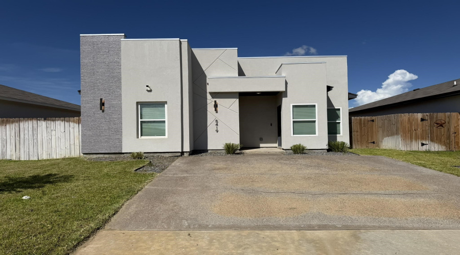 5416 Lone Star Loop, Laredo, Texas 78046, 3 Bedrooms Bedrooms, 5 Rooms Rooms,2 BathroomsBathrooms,Residential,For Sale,5416 Lone Star Loop,20262878