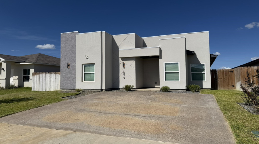 5416 Lone Star Loop, Laredo, Texas 78046, 3 Bedrooms Bedrooms, 5 Rooms Rooms,2 BathroomsBathrooms,Residential,For Sale,5416 Lone Star Loop,20262878