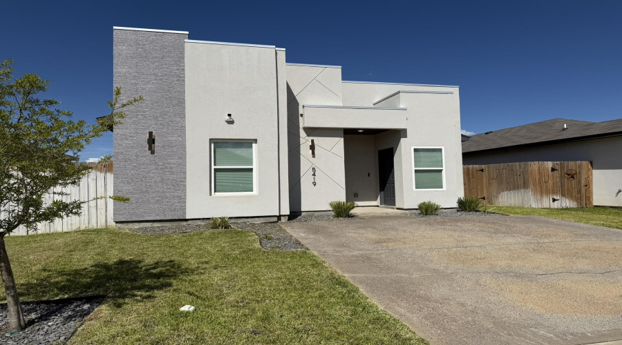 5416 Lone Star Loop, Laredo, Texas 78046, 3 Bedrooms Bedrooms, 5 Rooms Rooms,2 BathroomsBathrooms,Residential,For Sale,5416 Lone Star Loop,20262878