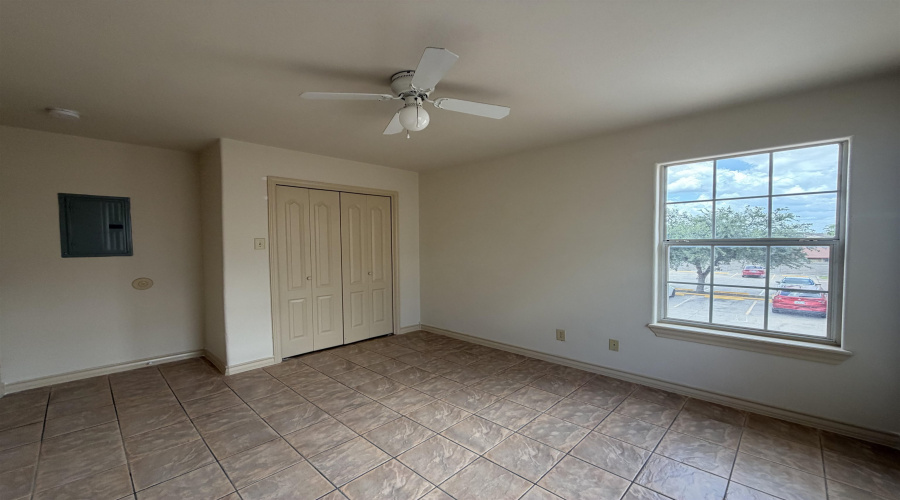 419 W Eistetter St, Laredo, Texas 78041, 2 Bedrooms Bedrooms, 4 Rooms Rooms,1 BathroomBathrooms,Residential,For Rent,419 W Eistetter St,20262880