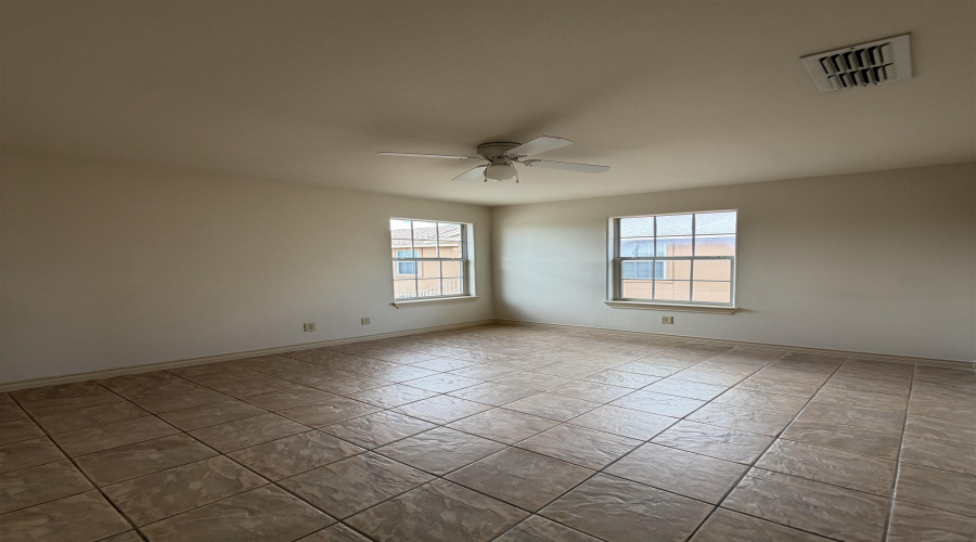 419 W Eistetter St, Laredo, Texas 78041, 2 Bedrooms Bedrooms, 4 Rooms Rooms,1 BathroomBathrooms,Residential,For Rent,419 W Eistetter St,20262880