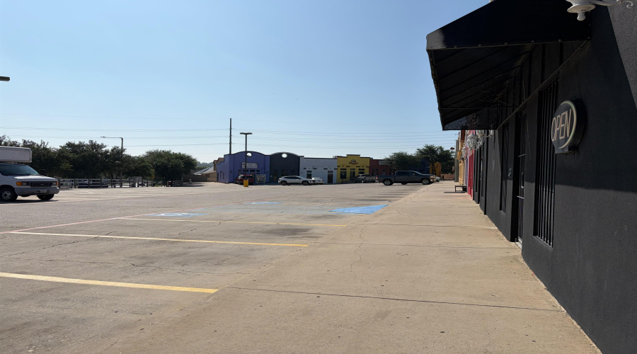 3302 Cuatro Vientos Dr, Laredo, Texas 78046, 1 Room Rooms,1 BathroomBathrooms,Commercial retail/office,For Sale,3302 Cuatro Vientos Dr,20262890