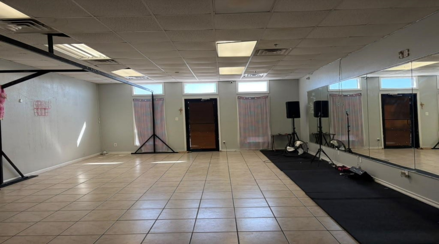 3302 Cuatro Vientos Dr, Laredo, Texas 78046, 1 Room Rooms,1 BathroomBathrooms,Commercial retail/office,For Sale,3302 Cuatro Vientos Dr,20262890