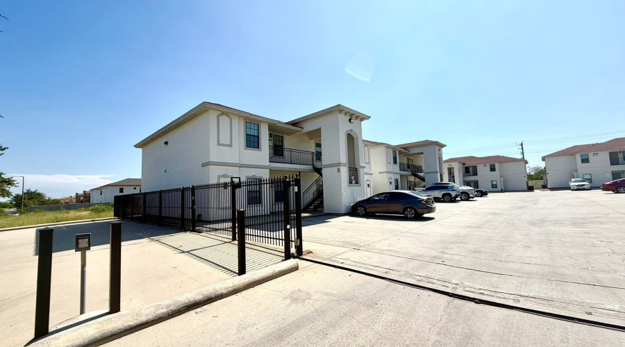 7610 Rocio Dr, Laredo, Texas 78041, 2 Bedrooms Bedrooms, 2 Rooms Rooms,2 BathroomsBathrooms,Residential,For Rent,7610 Rocio Dr,20262882