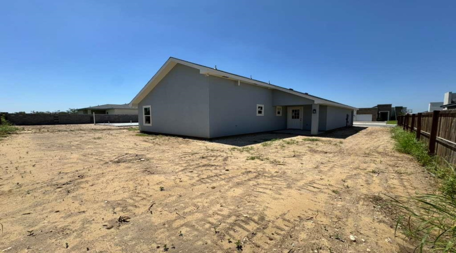 6705 El Jinete Dr., Laredo, Texas 78046, 3 Bedrooms Bedrooms, 5 Rooms Rooms,2 BathroomsBathrooms,Residential,For Sale,6705 El Jinete Dr.,20262883