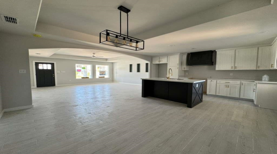 6705 El Jinete Dr., Laredo, Texas 78046, 3 Bedrooms Bedrooms, 5 Rooms Rooms,2 BathroomsBathrooms,Residential,For Sale,6705 El Jinete Dr.,20262883