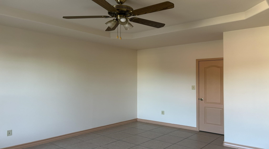 2115 Cross St, Laredo, Texas 78046, 2 Bedrooms Bedrooms, 5 Rooms Rooms,1 BathroomBathrooms,Residential,For Rent,2115 Cross St,20262885