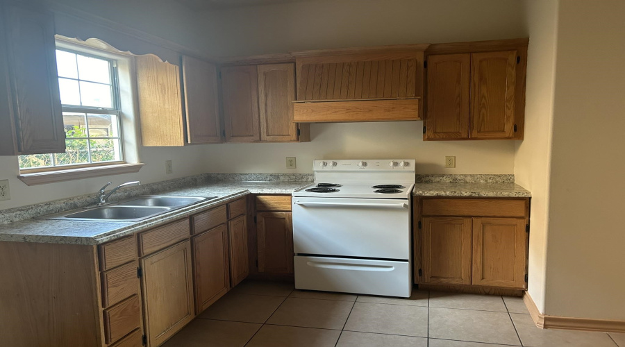 2115 Cross St, Laredo, Texas 78046, 2 Bedrooms Bedrooms, 5 Rooms Rooms,1 BathroomBathrooms,Residential,For Rent,2115 Cross St,20262885