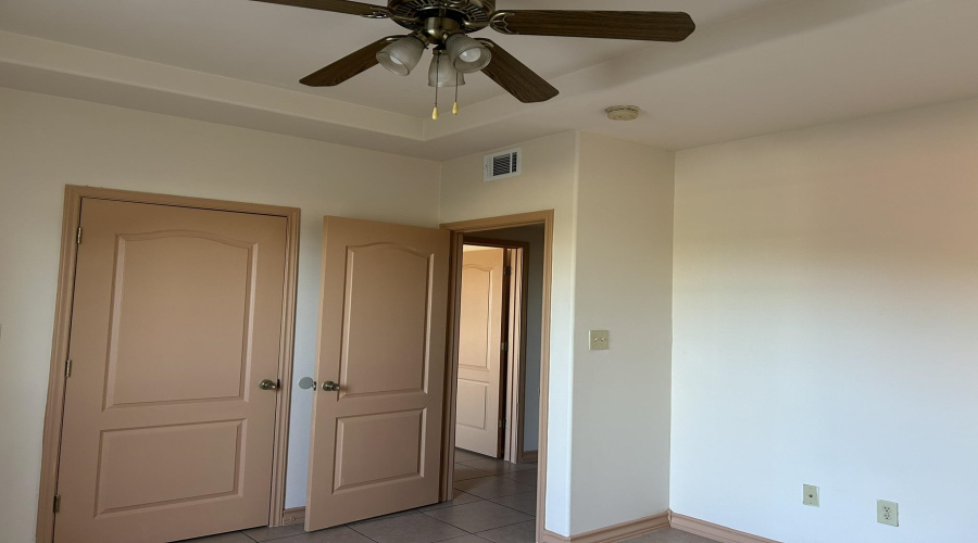 2115 Cross St, Laredo, Texas 78046, 2 Bedrooms Bedrooms, 5 Rooms Rooms,1 BathroomBathrooms,Residential,For Rent,2115 Cross St,20262885