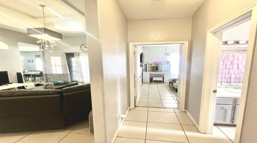 1605 Whitewood Dr, Laredo, Texas 78045, 3 Bedrooms Bedrooms, 8 Rooms Rooms,2 BathroomsBathrooms,Residential,For Sale,1605 Whitewood Dr,20262886