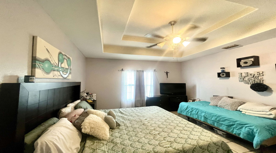 1605 Whitewood Dr, Laredo, Texas 78045, 3 Bedrooms Bedrooms, 8 Rooms Rooms,2 BathroomsBathrooms,Residential,For Sale,1605 Whitewood Dr,20262886