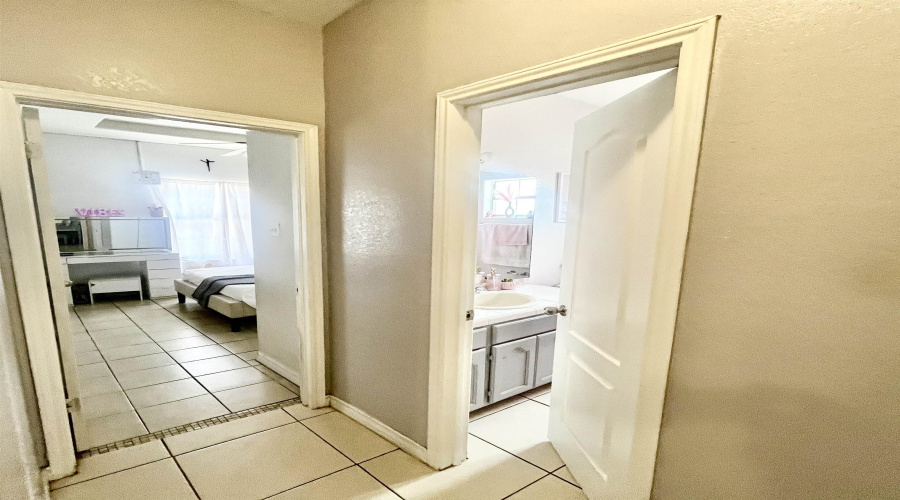 1605 Whitewood Dr, Laredo, Texas 78045, 3 Bedrooms Bedrooms, 8 Rooms Rooms,2 BathroomsBathrooms,Residential,For Sale,1605 Whitewood Dr,20262886