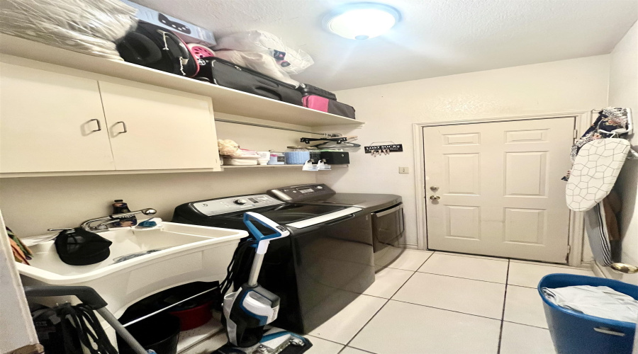 1605 Whitewood Dr, Laredo, Texas 78045, 3 Bedrooms Bedrooms, 8 Rooms Rooms,2 BathroomsBathrooms,Residential,For Sale,1605 Whitewood Dr,20262886