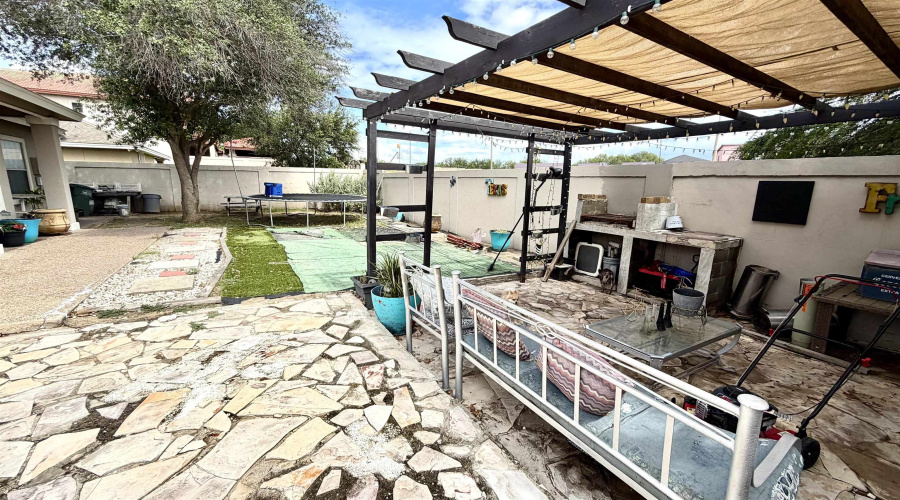 1605 Whitewood Dr, Laredo, Texas 78045, 3 Bedrooms Bedrooms, 8 Rooms Rooms,2 BathroomsBathrooms,Residential,For Sale,1605 Whitewood Dr,20262886