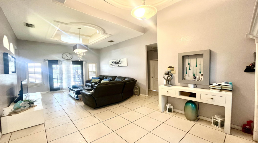 1605 Whitewood Dr, Laredo, Texas 78045, 3 Bedrooms Bedrooms, 8 Rooms Rooms,2 BathroomsBathrooms,Residential,For Sale,1605 Whitewood Dr,20262886