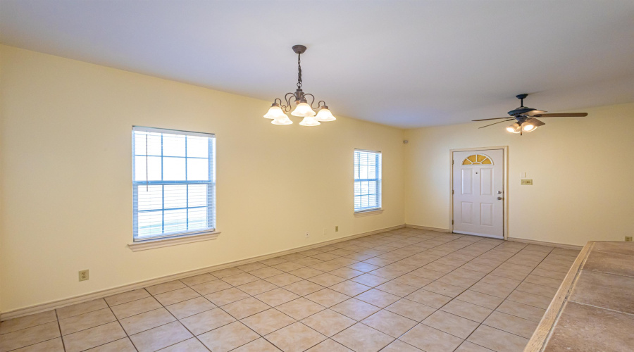 9804 Cantera Ct, LAREDO, Texas 78045, 3 Bedrooms Bedrooms, 4 Rooms Rooms,2 BathroomsBathrooms,Residential,For Sale,9804 Cantera Ct,20262887