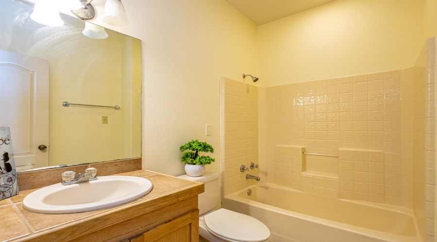 9804 Cantera Ct, LAREDO, Texas 78045, 3 Bedrooms Bedrooms, 4 Rooms Rooms,2 BathroomsBathrooms,Residential,For Sale,9804 Cantera Ct,20262887