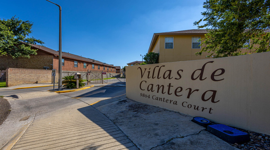 9804 Cantera Ct, LAREDO, Texas 78045, 3 Bedrooms Bedrooms, 4 Rooms Rooms,2 BathroomsBathrooms,Residential,For Sale,9804 Cantera Ct,20262887