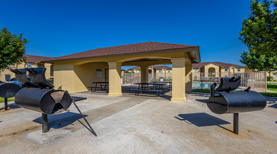 9804 Cantera Ct, LAREDO, Texas 78045, 3 Bedrooms Bedrooms, 4 Rooms Rooms,2 BathroomsBathrooms,Residential,For Sale,9804 Cantera Ct,20262887