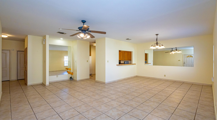 9804 Cantera Ct, LAREDO, Texas 78045, 3 Bedrooms Bedrooms, 4 Rooms Rooms,2 BathroomsBathrooms,Residential,For Sale,9804 Cantera Ct,20262887