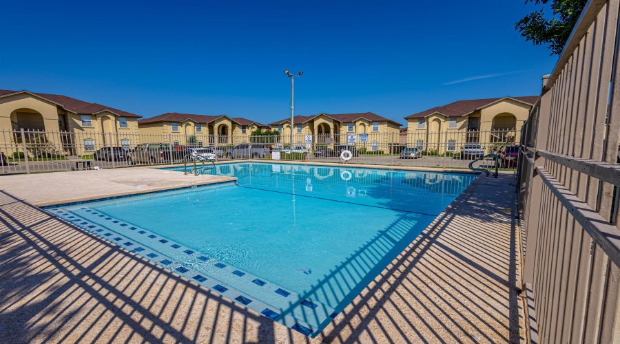9804 Cantera Ct, LAREDO, Texas 78045, 3 Bedrooms Bedrooms, 4 Rooms Rooms,2 BathroomsBathrooms,Residential,For Sale,9804 Cantera Ct,20262887