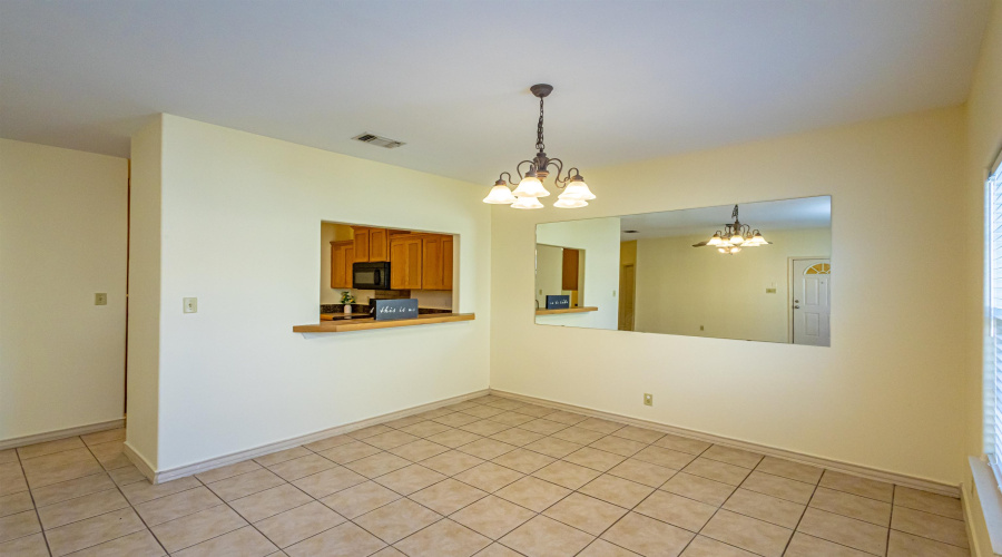 9804 Cantera Ct, LAREDO, Texas 78045, 3 Bedrooms Bedrooms, 4 Rooms Rooms,2 BathroomsBathrooms,Residential,For Sale,9804 Cantera Ct,20262887