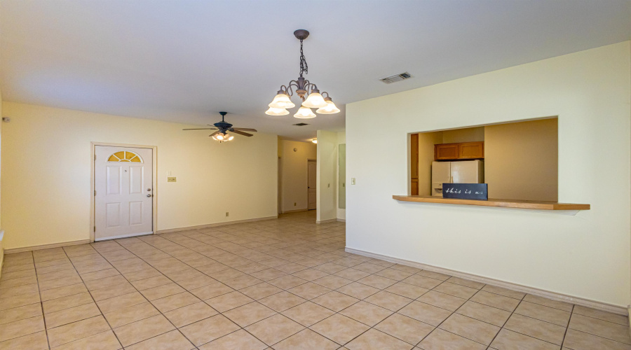 9804 Cantera Ct, LAREDO, Texas 78045, 3 Bedrooms Bedrooms, 4 Rooms Rooms,2 BathroomsBathrooms,Residential,For Sale,9804 Cantera Ct,20262887