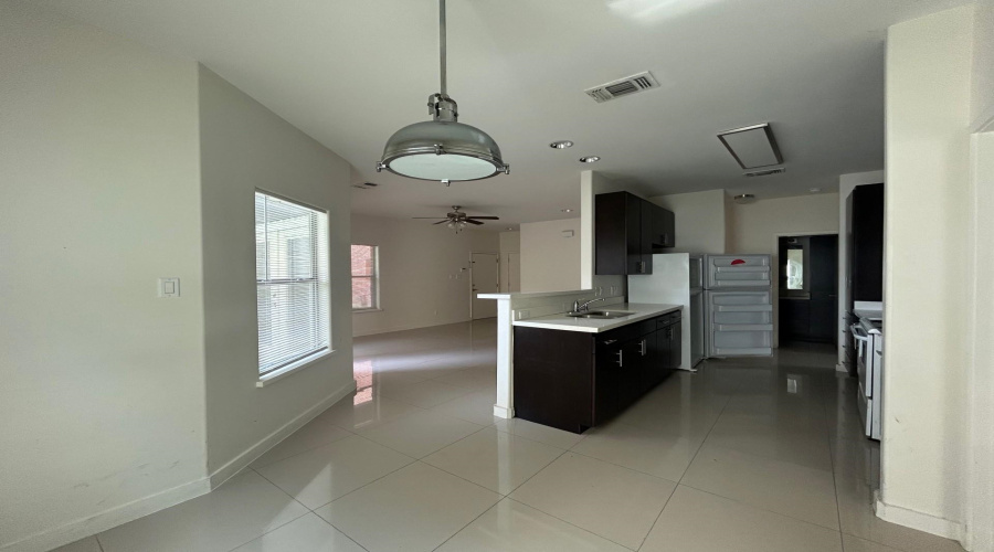 501 Shiloh Dr, LAREDO, Texas 78045, 2 Bedrooms Bedrooms, 5 Rooms Rooms,2 BathroomsBathrooms,Residential,For Rent,501 Shiloh Dr,20262888