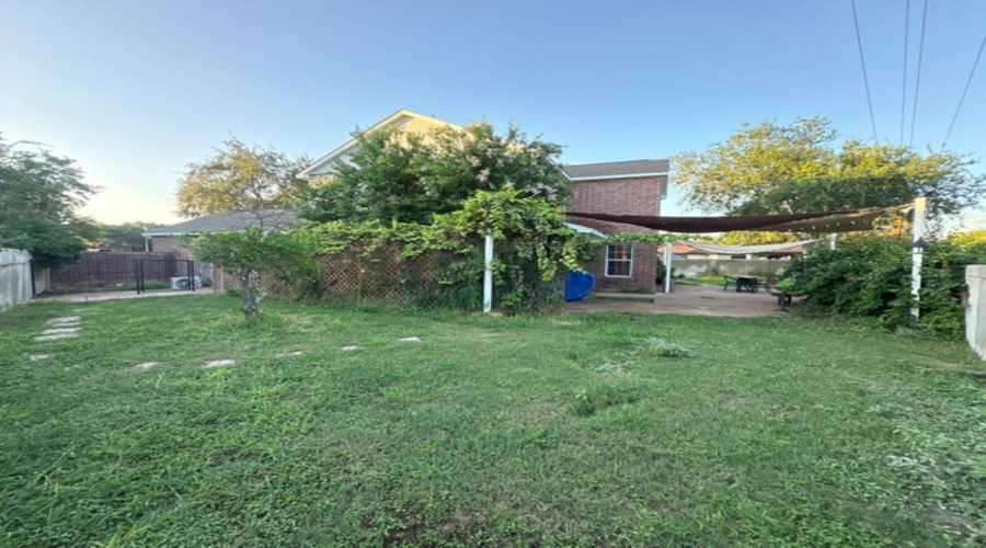 10125 Montoya Dr, Laredo, Texas 78045-6400, 4 Bedrooms Bedrooms, 7 Rooms Rooms,2 BathroomsBathrooms,Residential,For Sale,10125 Montoya Dr,20262892