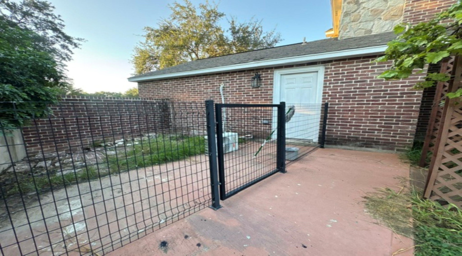 10125 Montoya Dr, Laredo, Texas 78045-6400, 4 Bedrooms Bedrooms, 7 Rooms Rooms,2 BathroomsBathrooms,Residential,For Sale,10125 Montoya Dr,20262892